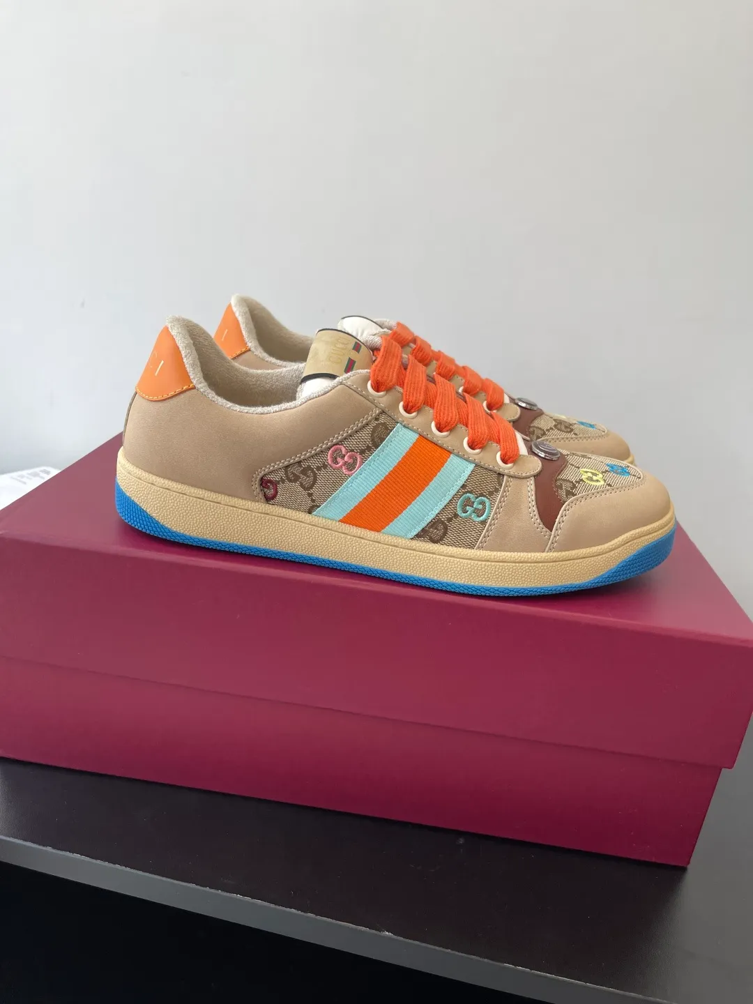 👟👟Ex-factory price 600👟👟 Gucci newly upgraded small dirty shoes for couples GG series old casual small dirty shoes catwalk style original development and purchase level version Metal double G crystal cylindrical logo Gucci original pattern ribbon Exclusive color rubbed cowhide fabric original terry cloth is delicate, soft and more comfortable and breathable Private molded two-color original TPU outsole (lower layer is wider, upper layer is narrower) Code number: 35-44